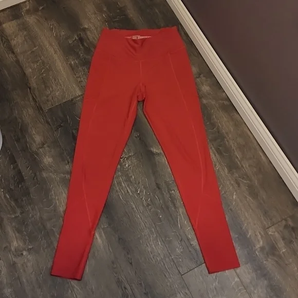 Victoria's Secret Total Knockout leggings - Picture 2 of 8